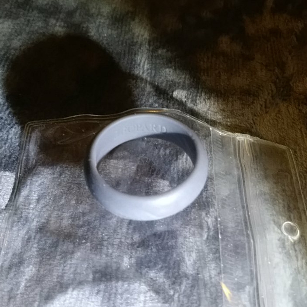 Pocket Silicone ring/Grey size 12 free if bundled